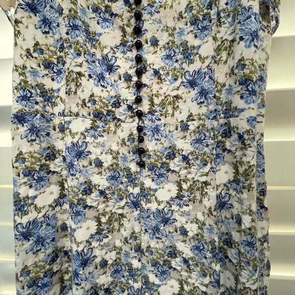 Elegant Blue and White Maxi Dress - Picture 2 of 6